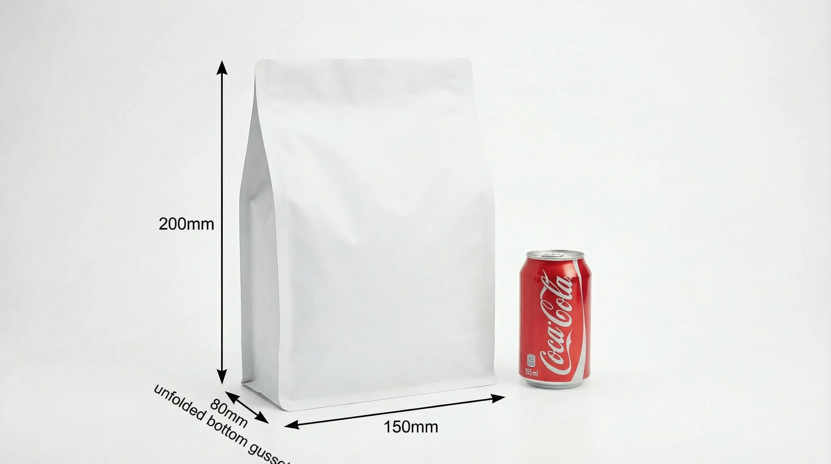 Flat bottom bag size S compared to cola can